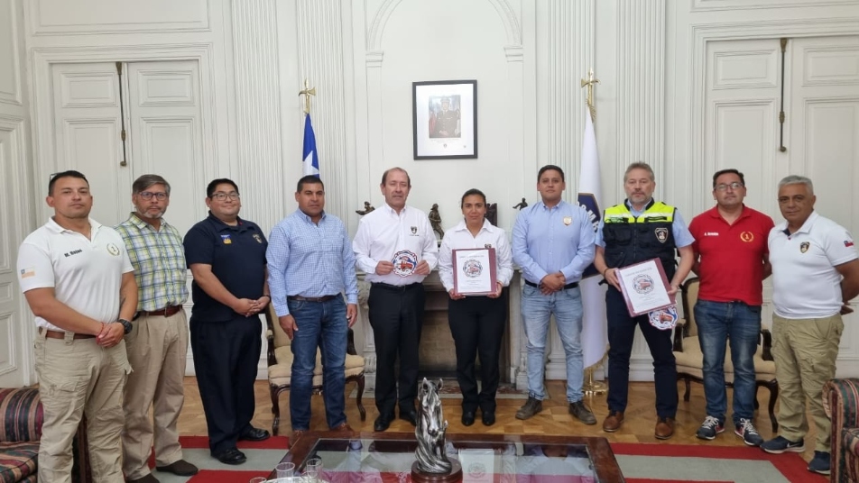 Fuerza de tarea de la Provincia de San Antonio entrega carpeta para iniciar proceso de acreditación forestal nivel pesado